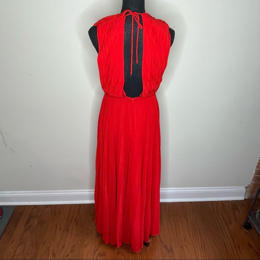 Fame and Partners Red V-neck Open Back Gown Size 6 - Picture 5 of 7